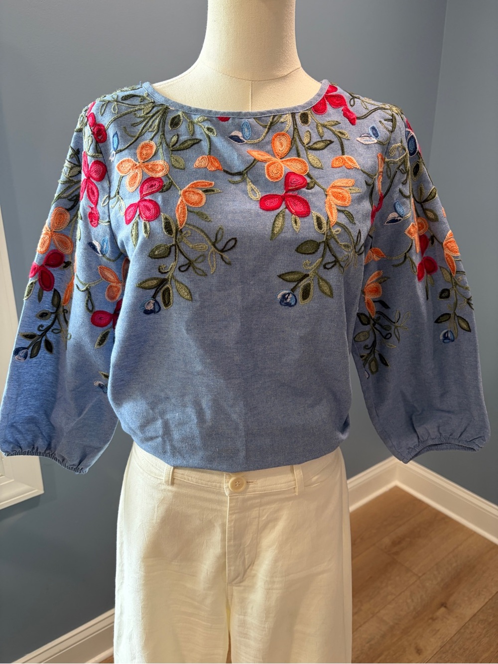 Kindred Embroidered Floral Chambray Boho Blouse Blue Peasant Top Medium